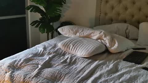 Snapshot of scarlett_grand chatting on 11/04/25, 08:19 Scarlett Grand online show from 11/04/25, 08:19