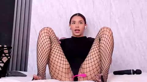 Scarlett Johs online show from 11/29/25, 02:09