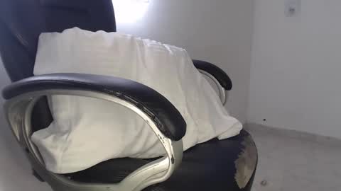 Snapshot of scarlett_liz chatting on 03/04/25, 03:37 Scarlett online show from 03/04/25, 03:37