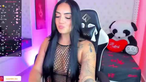 Snapshot of scarlett_luv chatting on 09/24/25, 01:31 Kim online show from 09/24/25, 01:31