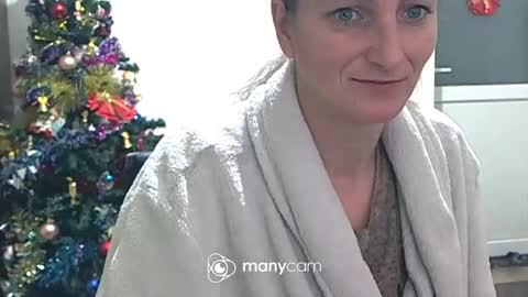 Snapshot of scarlett_queen01 chatting on 01/08/25, 02:14 scarlett_queen01 online show from 01/08/25, 02:14