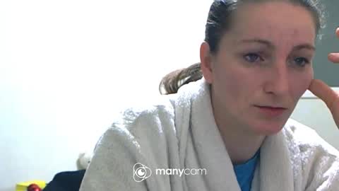 Snapshot of scarlett_queen01 chatting on 02/10/25, 03:35 scarlett_queen01 online show from 02/10/25, 03:35