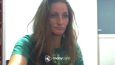 Snapshot of scarlett_queen01 chatting on 09/20/25, 03:29 scarlett_queen01 online show from 09/20/25, 03:29
