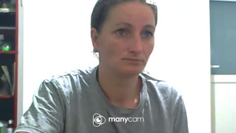 Snapshot of scarlett_queen01 chatting on 09/24/25, 04:05 scarlett_queen01 online show from 09/24/25, 04:05