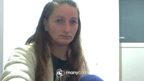 Snapshot of scarlett_queen01 chatting on 09/30/25, 03:00 scarlett_queen01 online show from 09/30/25, 03:00