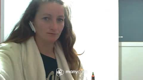 Snapshot of scarlett_queen01 chatting on 10/01/25, 01:22 scarlett_queen01 online show from 10/01/25, 01:22