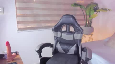 Snapshot of scarlett_rosse_x chatting on 01/09/26, 12:19 S C A R L E T online show from 01/09/26, 12:19