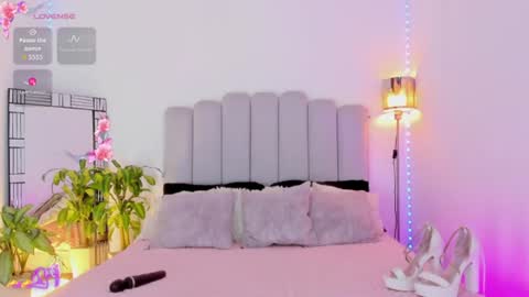 Snapshot of scarlett_steelee chatting on 06/15/26, 11:07 Scarlett Steelee Independent Model online show from 06/15/26, 11:07