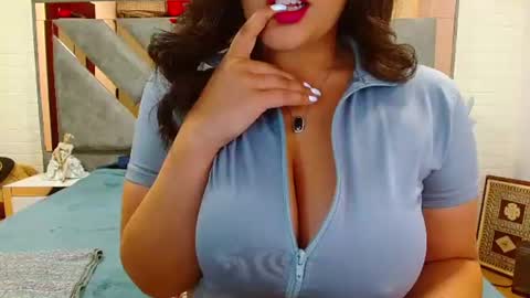 Snapshot of scarlett_tits92 chatting on 07/27/26, 03:19 hellen online show from 07/27/26, 03:19