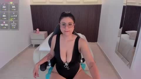 Snapshot of scarlett_voss1 chatting on 06/19/26, 07:39 SCARLETT online show from 06/19/26, 07:39