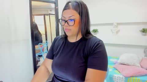 Snapshot of scarlettlee8 chatting on 11/01/25, 10:12 scarlettlee8 online show from 11/01/25, 10:12