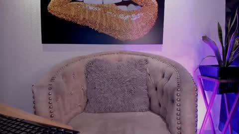 Scarlet online show from 11/18/25, 04:22