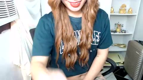 Snapshot of scarletxxxx chatting on 01/04/25, 10:49 Queen Scarlet online show from 01/04/25, 10:49