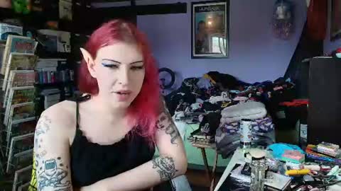 Snapshot of scary_sarah chatting on 06/25/26, 06:34 Sarah Bones online show from 06/25/26, 06:34