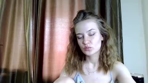 Snapshot of scented_elsa chatting on 05/27/26, 11:18 Elsa online show from 05/27/26, 11:18