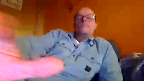 Snapshot of schmuhbaer1 chatting on 10/13/25, 03:01 schmuhbaer1 online show from 10/13/25, 03:01