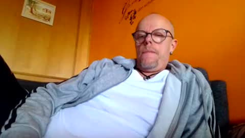 Snapshot of schmuhbaer1 chatting on 10/15/25, 10:59 schmuhbaer1 online show from 10/15/25, 10:59