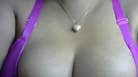 Snapshot of schoco_milf chatting on 01/01/25, 11:40 mai latina online show from 01/01/25, 11:40