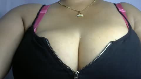 Snapshot of schoco_milf chatting on 01/04/25, 12:59 mai latina online show from 01/04/25, 12:59