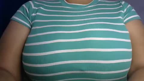 Snapshot of schoco_milf chatting on 02/17/25, 11:02 mai latina online show from 02/17/25, 11:02