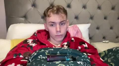 Snapshot of scottish_twink01 chatting on 12/05/24, 01:14 danny online show from 12/05/24, 01:14