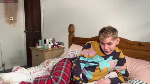 Snapshot of scottish_twink01 chatting on 01/11/25, 02:15 danny online show from 01/11/25, 02:15