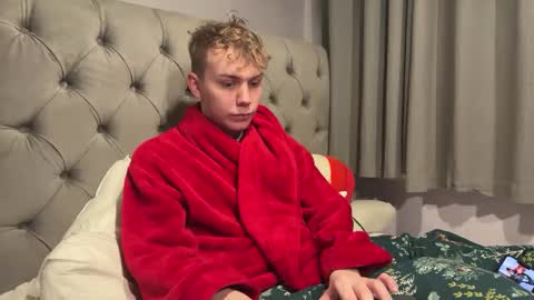 Snapshot of scottish_twink01 chatting on 01/26/25, 05:23 danny online show from 01/26/25, 05:23