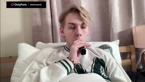 Snapshot of scottish_twink01 chatting on 10/02/25, 11:34 danny online show from 10/02/25, 11:34