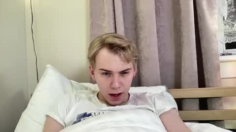 Snapshot of scottish_twink01 chatting on 10/04/25, 03:26 danny online show from 10/04/25, 03:26