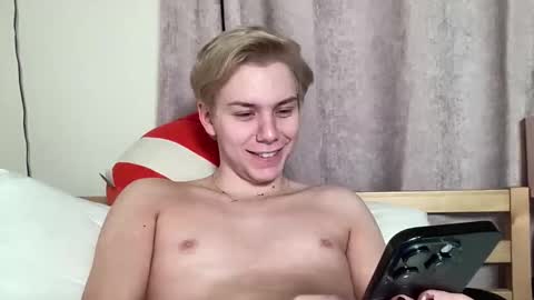 Snapshot of scottish_twink01 chatting on 10/12/25, 12:53 danny online show from 10/12/25, 12:53