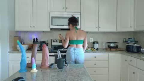 Scout has fun online show from 04/17/26, 01:58