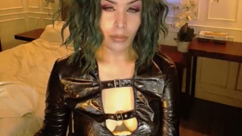 Snapshot of screendoll chatting on 01/18/25, 03:20 screendoll online show from 01/18/25, 03:20