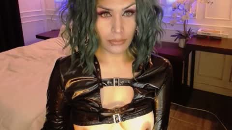 Snapshot of screendoll chatting on 02/02/25, 07:04 screendoll online show from 02/02/25, 07:04