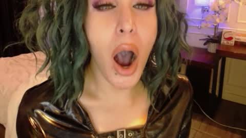 Snapshot of screendoll chatting on 02/14/25, 05:41 screendoll online show from 02/14/25, 05:41