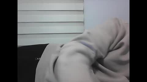 Snapshot of screw2 chatting on 02/16/25, 05:37 Evren online show from 02/16/25, 05:37