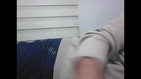 Snapshot of screw2 chatting on 02/18/25, 07:09 Evren online show from 02/18/25, 07:09