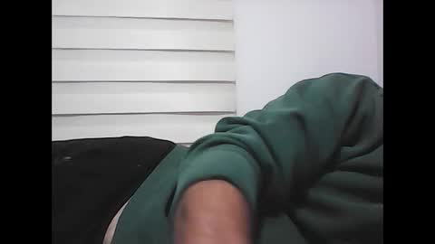 Snapshot of screw2 chatting on 10/14/25, 07:47 Evren online show from 10/14/25, 07:47