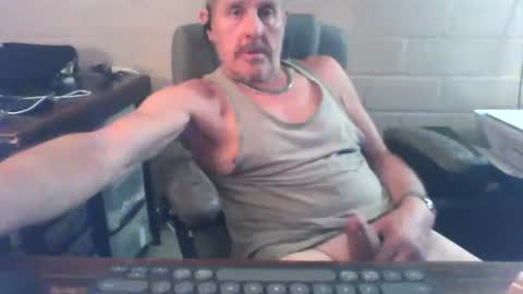 Snapshot of sdh69 chatting on 06/08/26, 06:36 eating pussy sucking dick online show from 06/08/26, 06:36