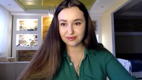 Snapshot of sea_cocktail chatting on 02/03/25, 01:40 Elizabeth  online show from 02/03/25, 01:40