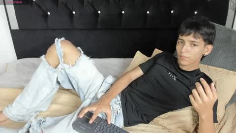 Sebastian Alvarez online show from 05/06/26, 01:57
