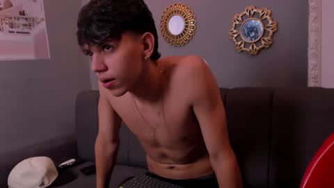 Snapshot of sebas_pretty7 chatting on 11/16/25, 12:33 sebas_pretty7 online show from 11/16/25, 12:33