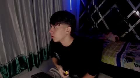 Snapshot of sebas_pretty7 chatting on 12/19/25, 12:23 sebas_pretty7 online show from 12/19/25, 12:23