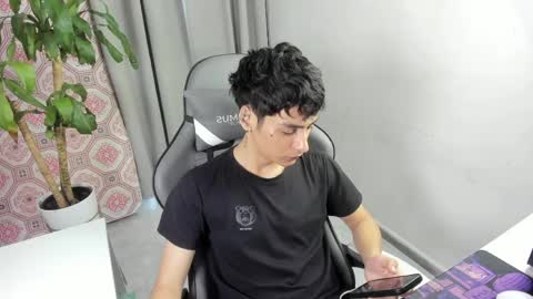 Snapshot of sebas_rosse chatting on 04/25/26, 10:29 sebastian online show from 04/25/26, 10:29