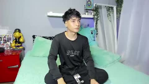 Snapshot of sebas_rosse chatting on 06/17/26, 01:52 sebastian online show from 06/17/26, 01:52