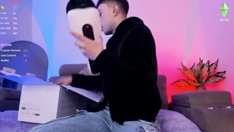     .  INDEPENDENT MODEL online show from 04/05/26, 01:08