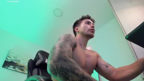 Lucian Sinclair online show from 02/05/25, 04:06