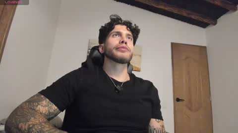 Snapshot of sebastianortizm chatting on 06/21/26, 01:08 Lucian Sinclair online show from 06/21/26, 01:08