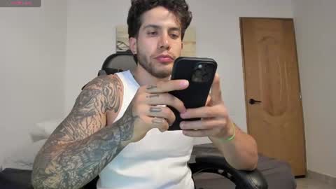 Snapshot of sebastianortizm chatting on 07/15/26, 02:17 Lucian Sinclair online show from 07/15/26, 02:17