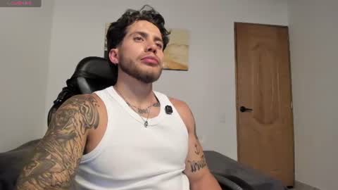 Snapshot of sebastianortizm chatting on 07/19/26, 01:09 Lucian Sinclair online show from 07/19/26, 01:09