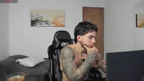 Snapshot of sebastianortizm chatting on 08/02/26, 01:04 Lucian Sinclair online show from 08/02/26, 01:04